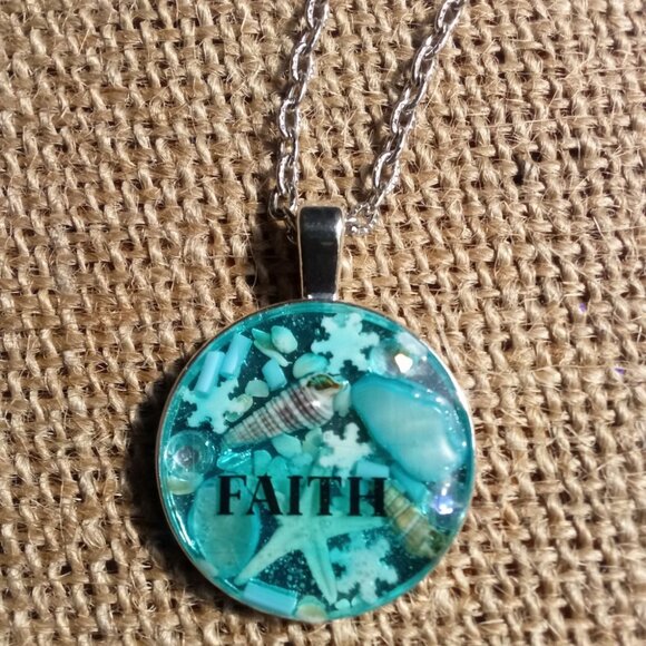 Seashells necklace - Picture 3 of 4